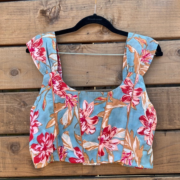 Band of Gypsies Tops - NWT Band of gypsies Cropped Floral Top, blue/ pink. Sz Large